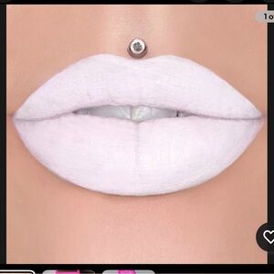 Jeffree Star velvet trap